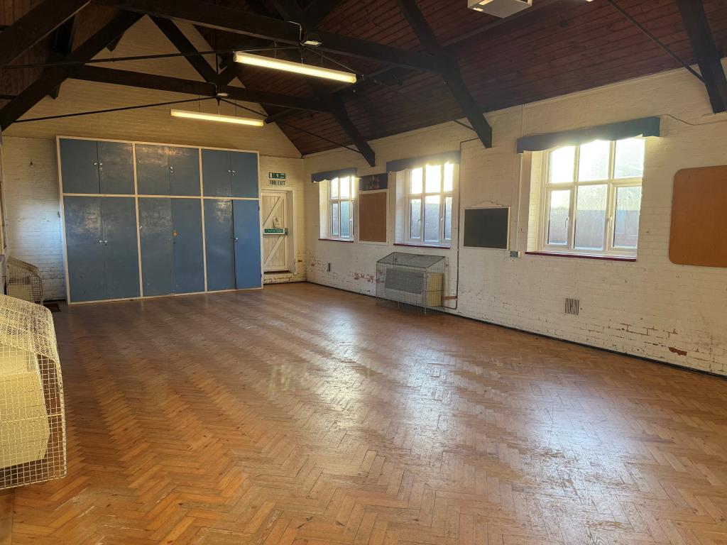 Lot: 35 - FORMER METHODIST CHURCH WITH POTENTIAL - Internal view of School Hall from front